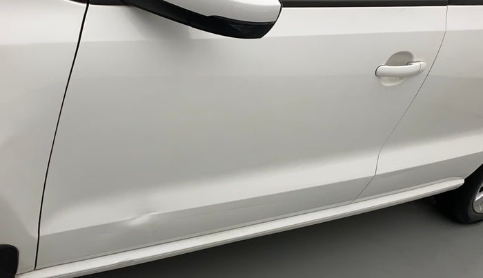 2017 Volkswagen Polo HIGHLINE1.5L, Diesel, Manual, 96,266 km, Front passenger door - Slightly dented
