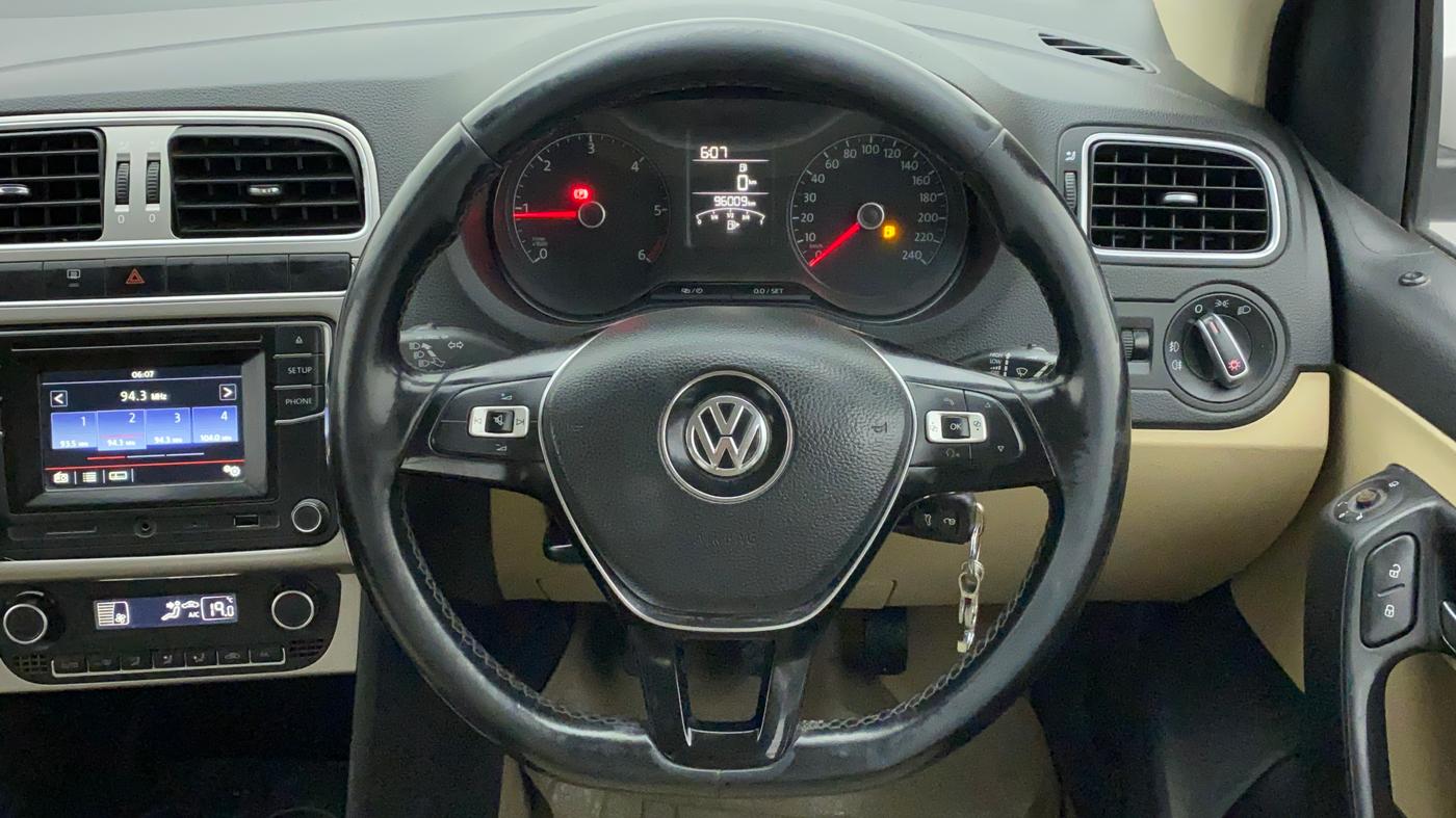 2017 Volkswagen Polo HIGHLINE1.5L, Diesel, Manual, 96,266 km, Steering Wheel Close Up