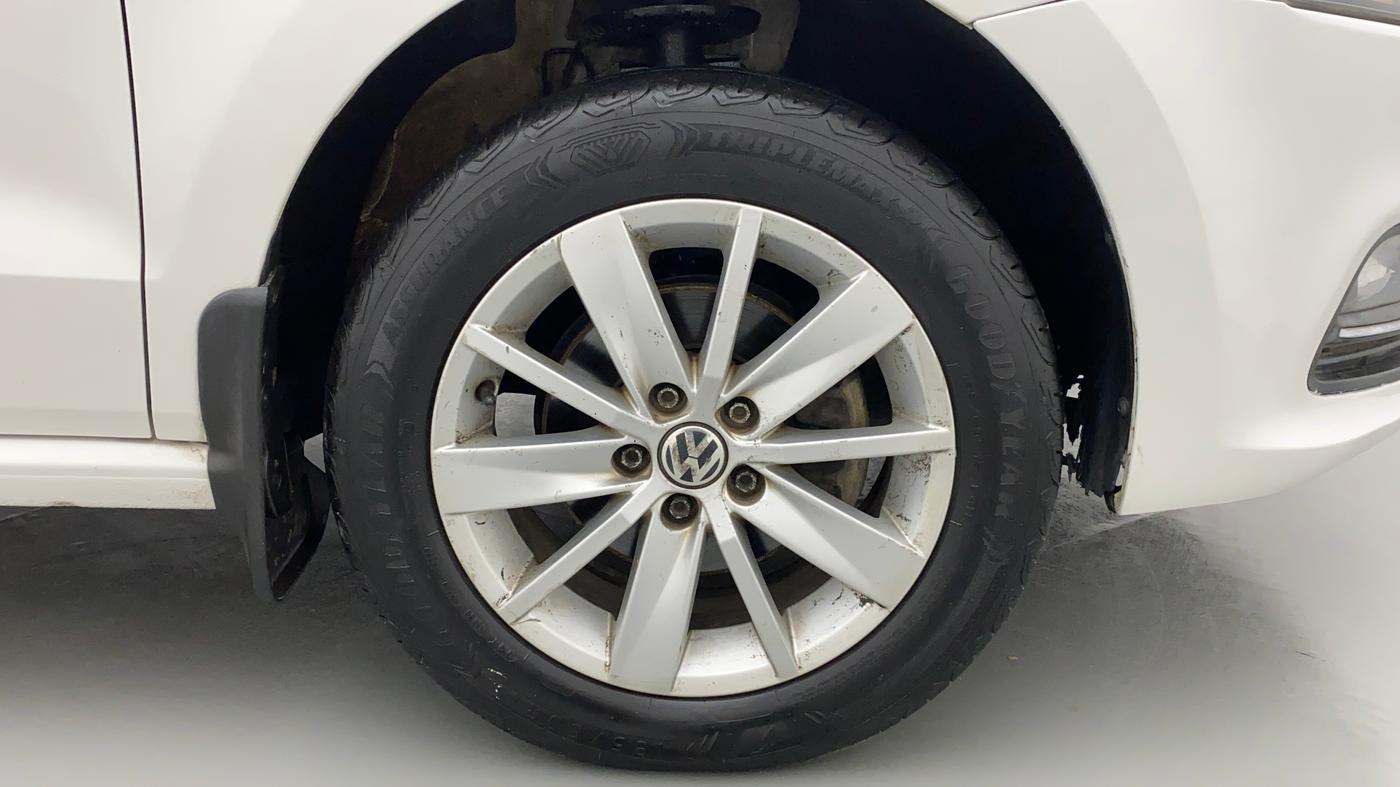 2017 Volkswagen Polo HIGHLINE1.5L, Diesel, Manual, 96,266 km, Right Front Wheel