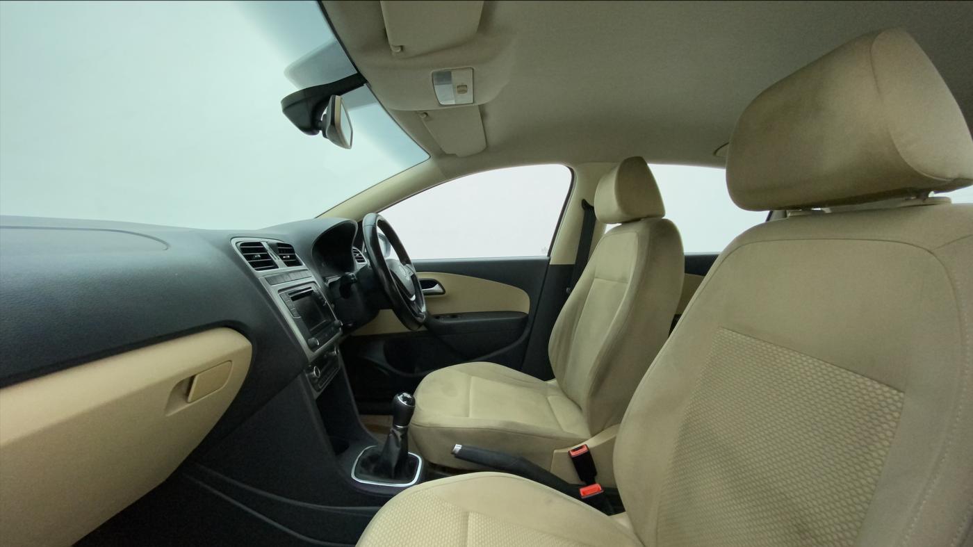 2017 Volkswagen Polo HIGHLINE1.5L, Diesel, Manual, 96,266 km, Right Side Front Door Cabin