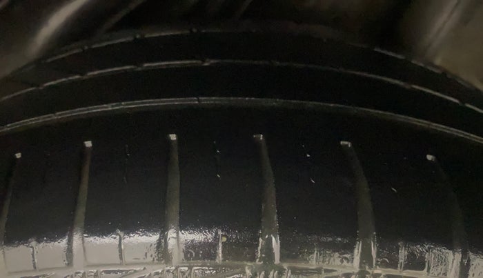 2014 Honda Amaze 1.5L I-DTEC S, Diesel, Manual, 1,43,862 km, Left Rear Tyre Tread