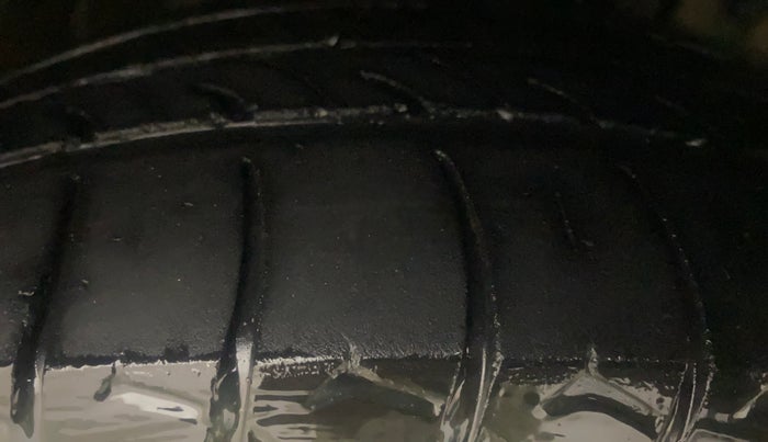 2014 Honda Amaze 1.5L I-DTEC S, Diesel, Manual, 1,43,862 km, Right Front Tyre Tread