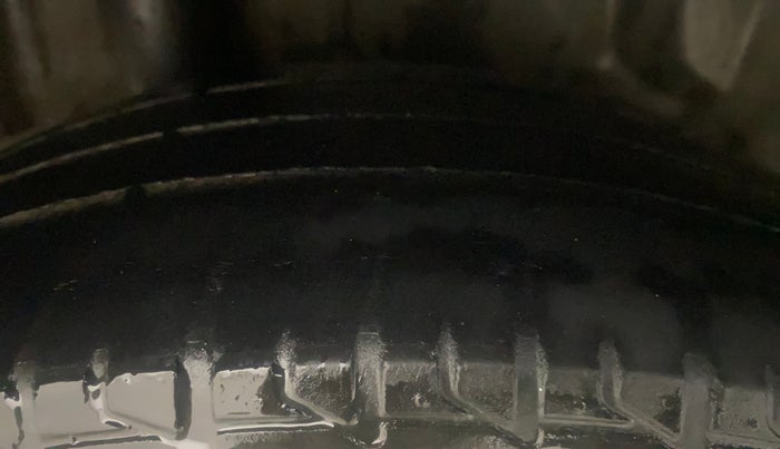 2014 Honda Amaze 1.5L I-DTEC S, Diesel, Manual, 1,43,862 km, Right Rear Tyre Tread