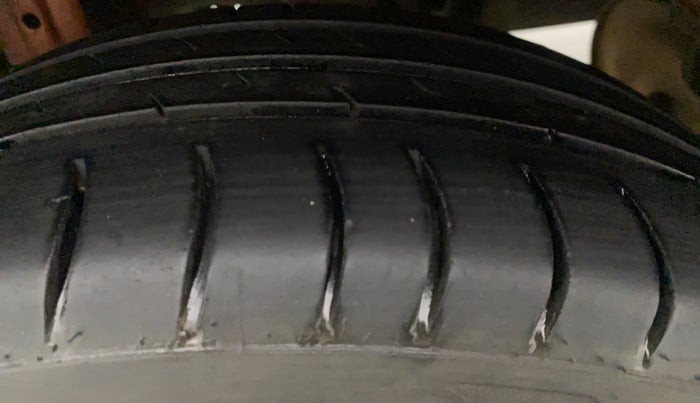 2017 Maruti Alto K10 VXI, Petrol, Manual, 1,21,635 km, Right Front Tyre Tread