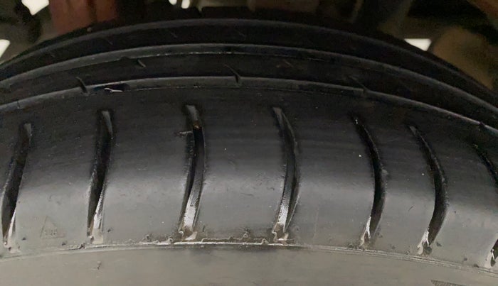 2017 Maruti Alto K10 VXI, Petrol, Manual, 1,21,635 km, Left Front Tyre Tread