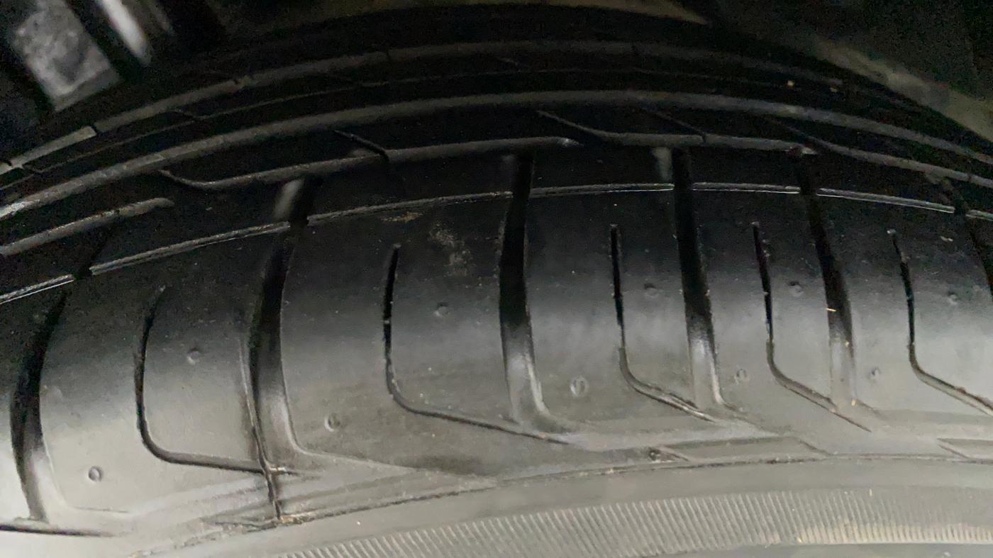 2021 Tata NEXON XZA+ (O) 1.2 RTN, Petrol, Automatic, 21,335 km, Left Front Tyre Tread