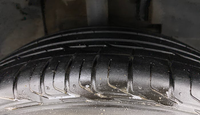 2022 Tata NEXON XZA PLUS (O) DIESEL DARK EDITION, Diesel, Automatic, 28,305 km, Right Front Tyre Tread