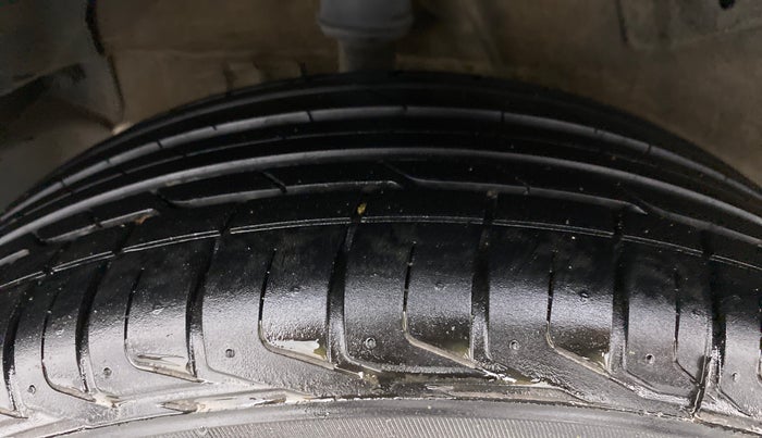 2022 Tata NEXON XZA PLUS (O) DIESEL DARK EDITION, Diesel, Automatic, 28,305 km, Right Rear Tyre Tread