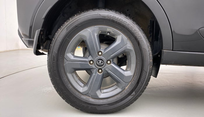 2022 Tata NEXON XZA PLUS (O) DIESEL DARK EDITION, Diesel, Automatic, 28,305 km, Right Rear Wheel