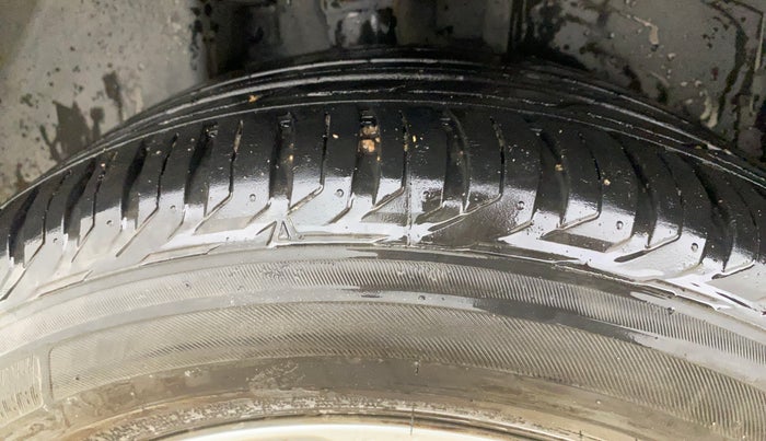 2017 Jeep Compass LIMITED 1.4 PETROL AT, Petrol, Automatic, 89,529 km, Right Rear Tyre Tread