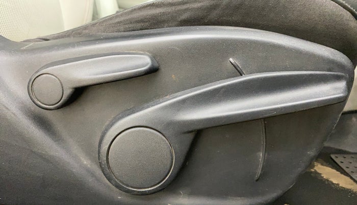 2017 Jeep Compass LIMITED 1.4 PETROL AT, Petrol, Automatic, 89,529 km, Driver Side Adjustment Panel