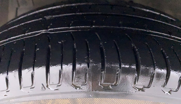 2018 Maruti Ciaz ZETA 1.4 VVT AMT, Petrol, Automatic, 79,404 km, Left Front Tyre Tread