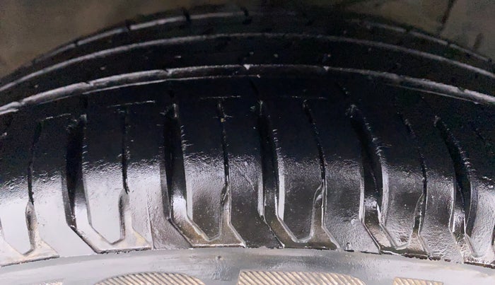 2018 Maruti Ciaz ZETA 1.4 VVT AMT, Petrol, Automatic, 79,404 km, Right Front Tyre Tread