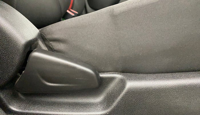 2022 Renault Kwid RXT 0.8, Petrol, Manual, 8,150 km, Driver Side Adjustment Panel