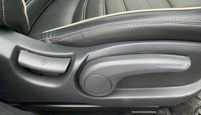2020 Hyundai Elite i20 ASTA 1.2 (O), Petrol, Manual, 41,863 km, Driver Side Adjustment Panel