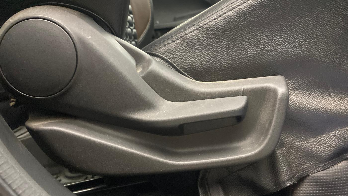 2023 Maruti BREZZA LXI, Petrol, Manual, 34,406 km, Driver Side Adjustment Panel