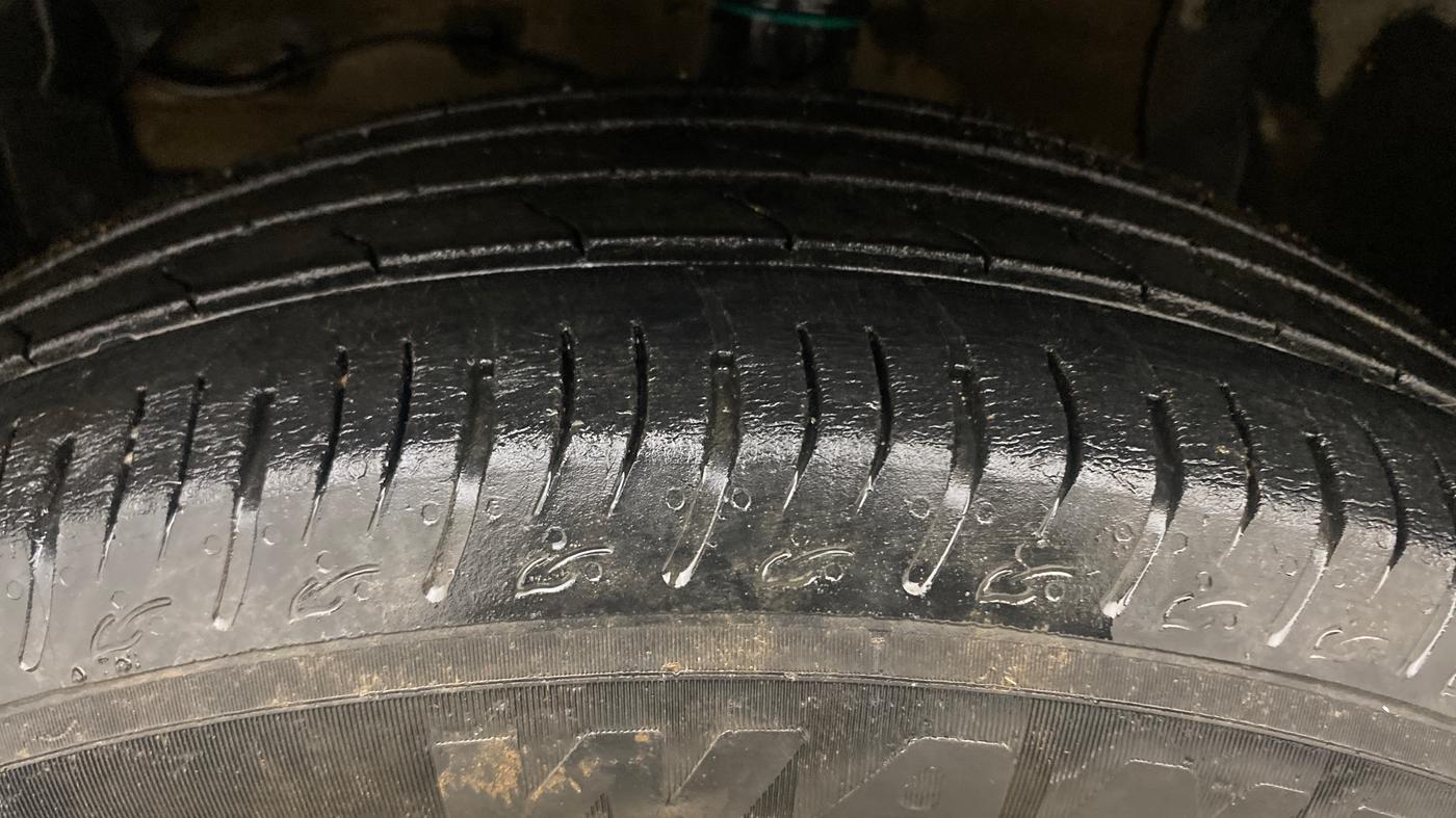 2023 Maruti BREZZA LXI, Petrol, Manual, 34,406 km, Left Front Tyre Tread