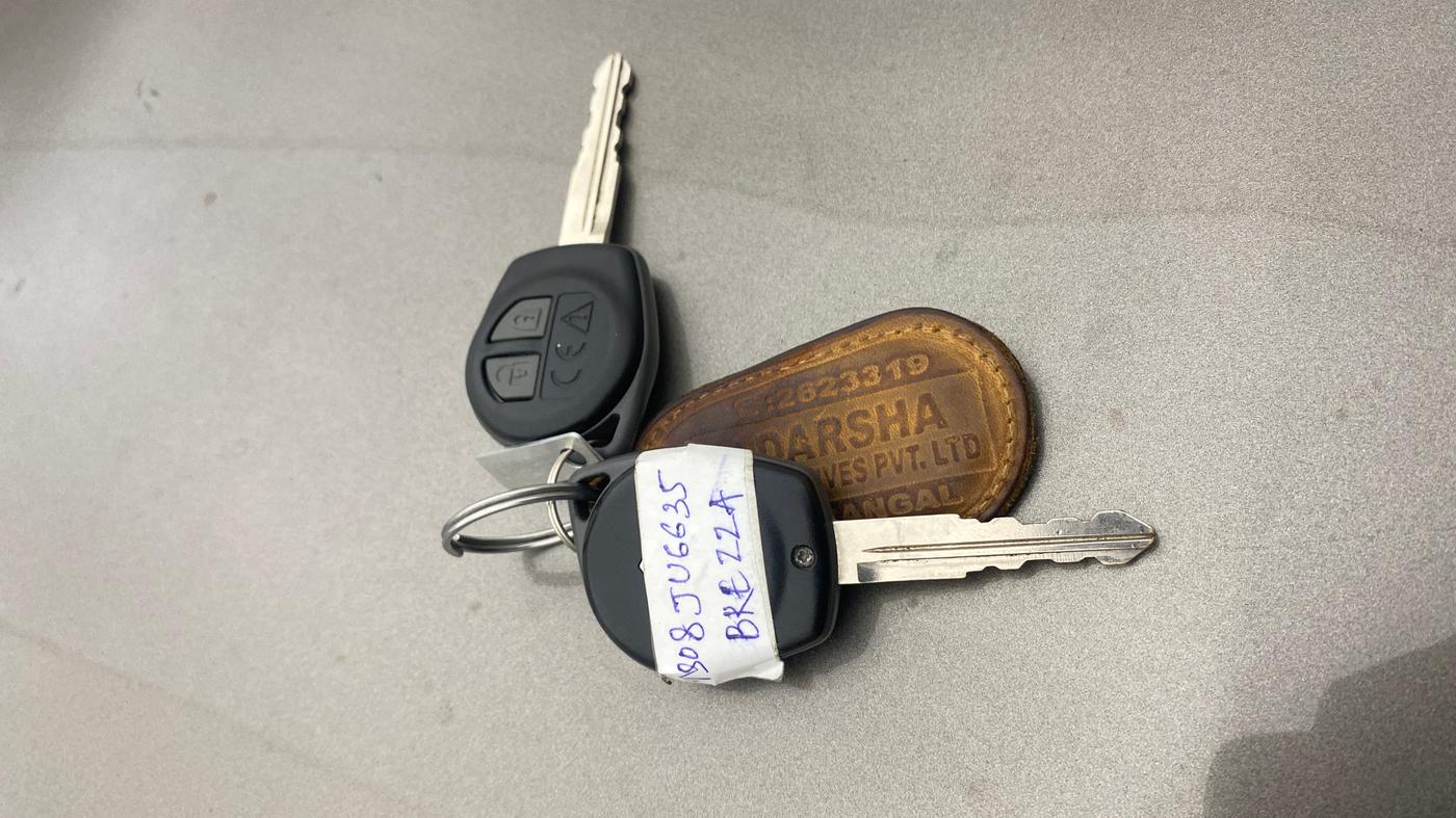 2023 Maruti BREZZA LXI, Petrol, Manual, 34,406 km, Key Close Up