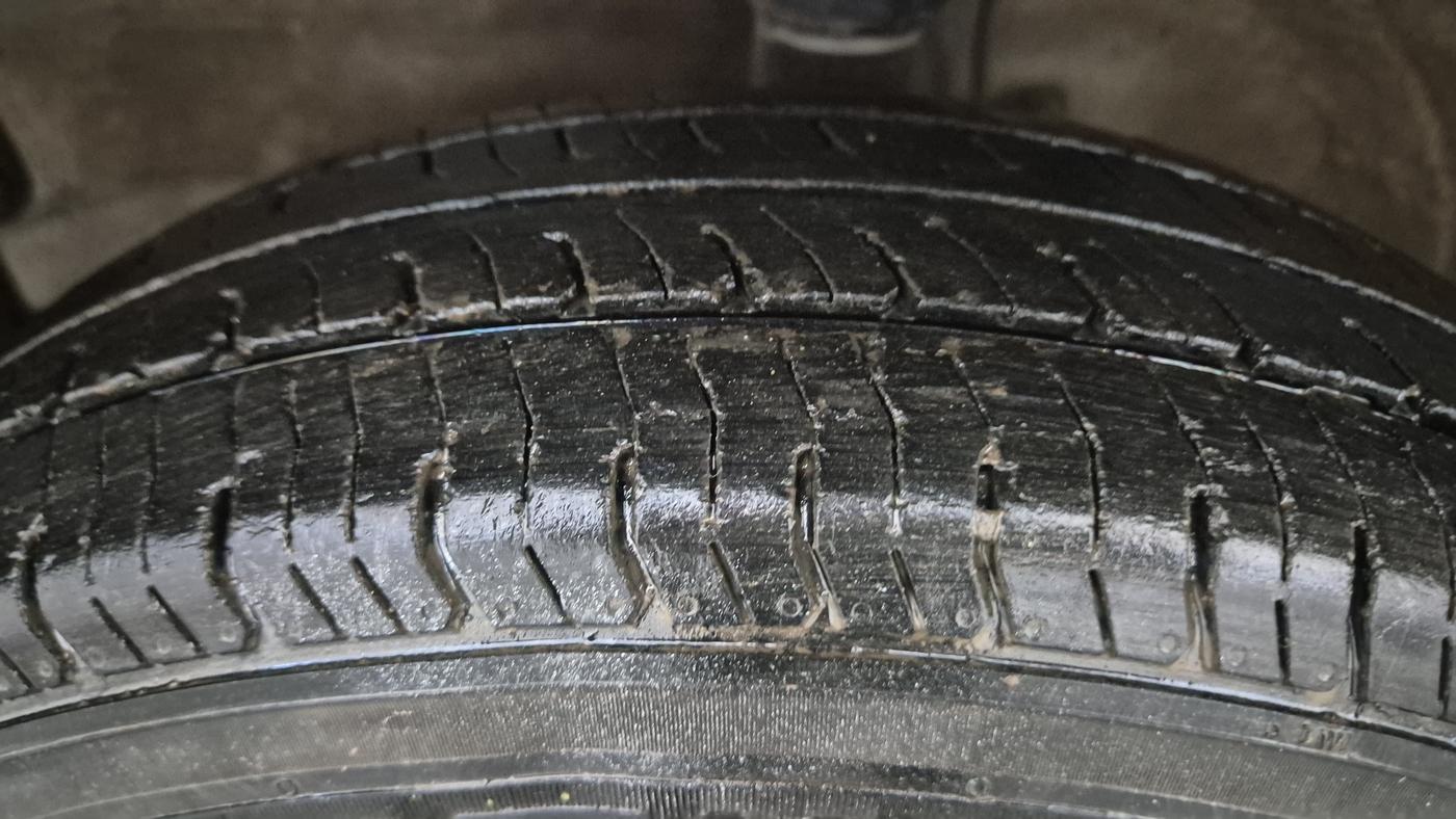 2014 Maruti Wagon R 1.0 LXI CNG, CNG, Manual, 74,132 km, Left Front Tyre Tread