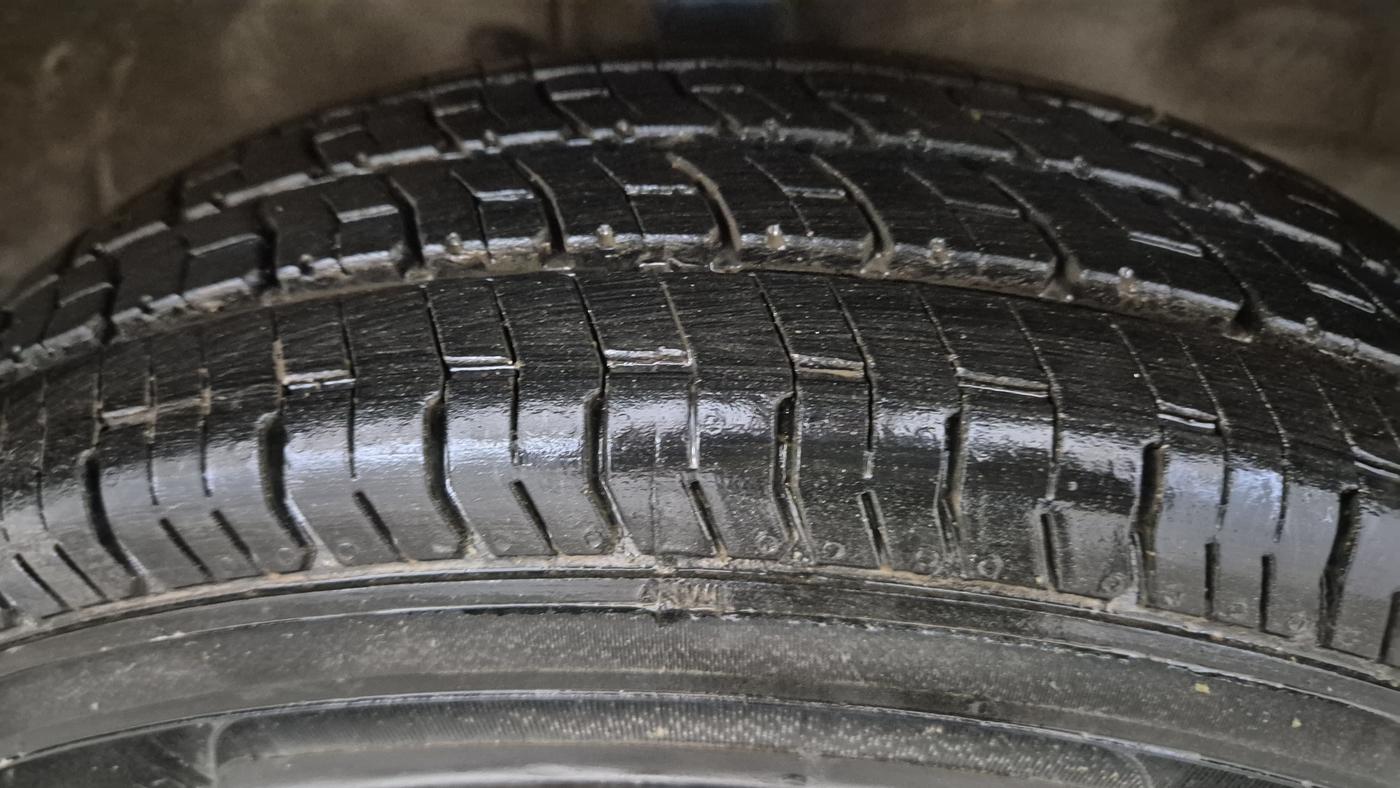 2014 Maruti Wagon R 1.0 LXI CNG, CNG, Manual, 74,132 km, Right Front Tyre Tread