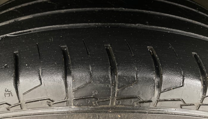 2024 KIA CARENS PRESTIGE 1.5 PETROL 7 STR, Petrol, Manual, 53,058 km, Left Front Tyre Tread