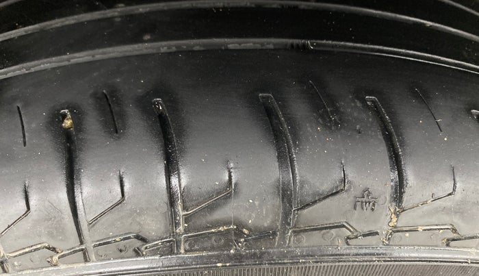 2024 KIA CARENS PRESTIGE 1.5 PETROL 7 STR, Petrol, Manual, 53,058 km, Right Rear Tyre Tread