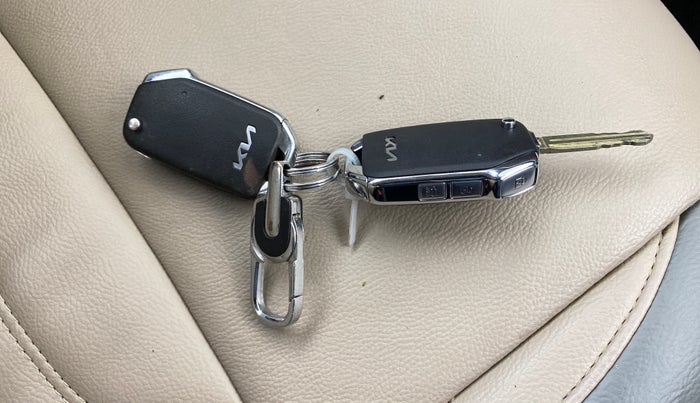 2024 KIA CARENS PRESTIGE 1.5 PETROL 7 STR, Petrol, Manual, 53,058 km, Key Close Up