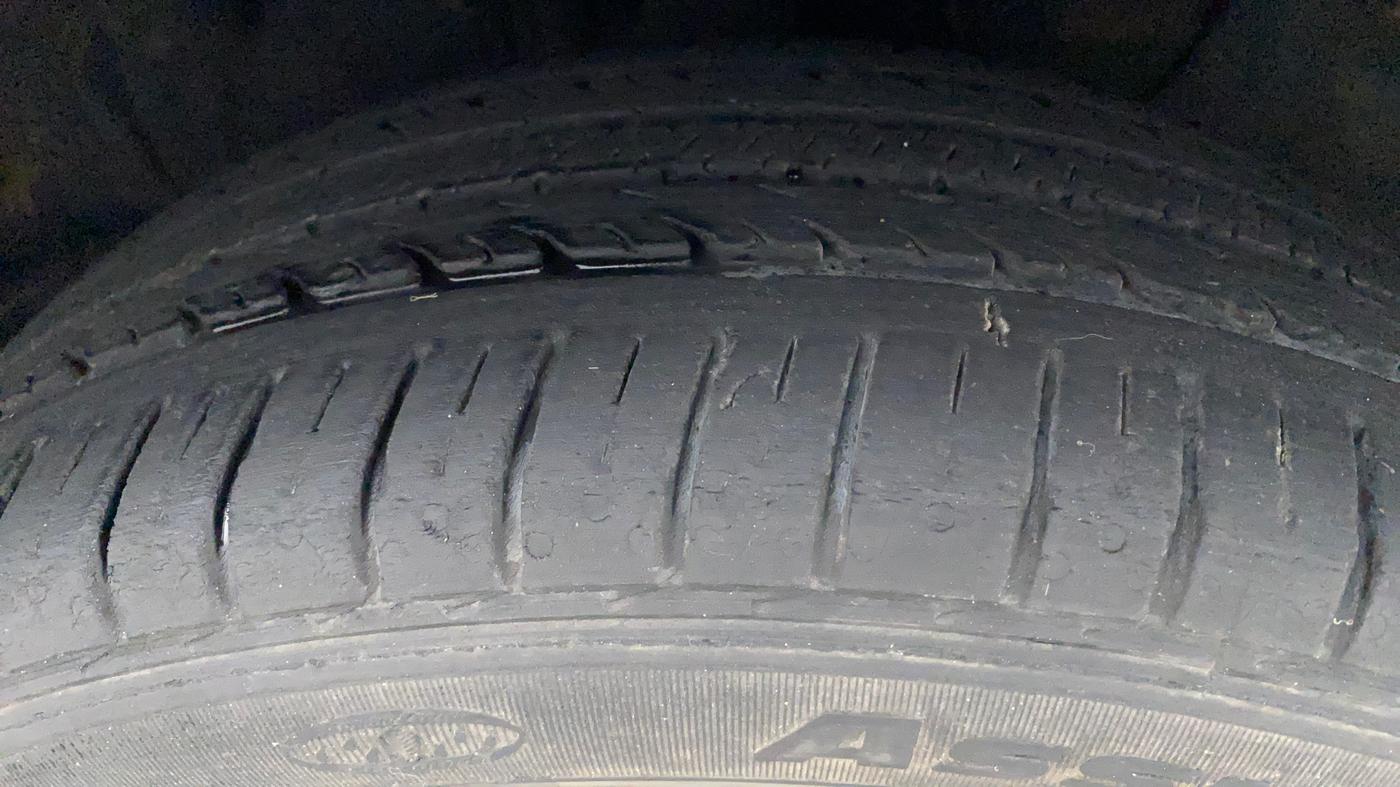2019 Hyundai Elite i20 ASTA (O) CVT, Petrol, Automatic, 34,035 km, Right Front Tyre Tread