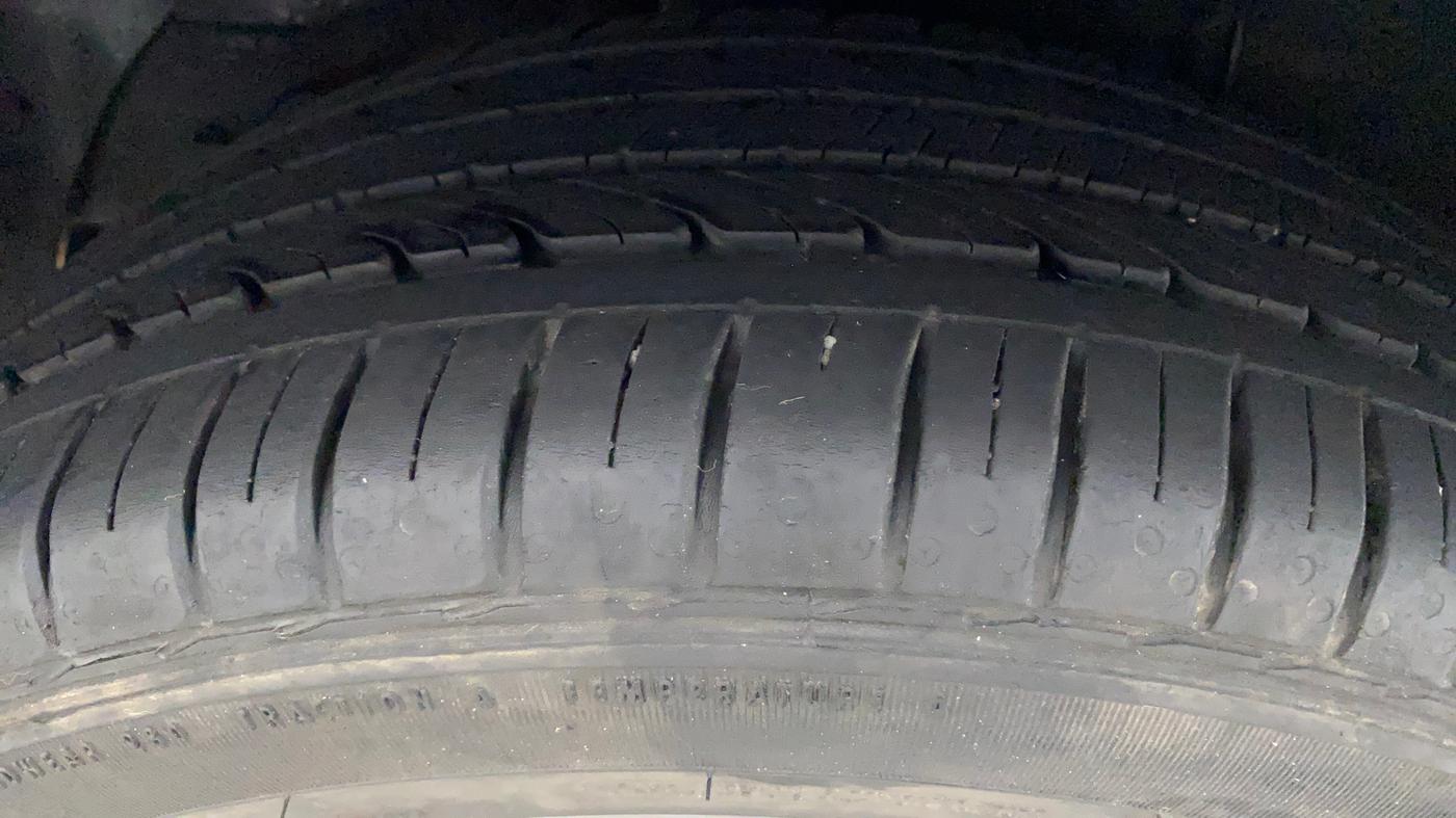 2019 Hyundai Elite i20 ASTA (O) CVT, Petrol, Automatic, 34,035 km, Right Rear Tyre Tread