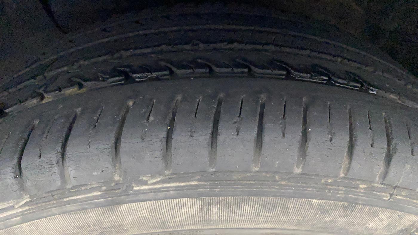 2019 Hyundai Elite i20 ASTA (O) CVT, Petrol, Automatic, 34,035 km, Left Front Tyre Tread