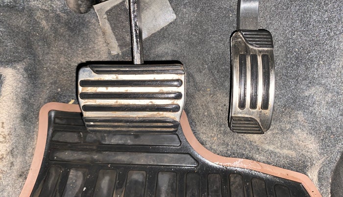 2021 Mahindra XUV500 W11 AT, Diesel, Automatic, 91,976 km, Pedals