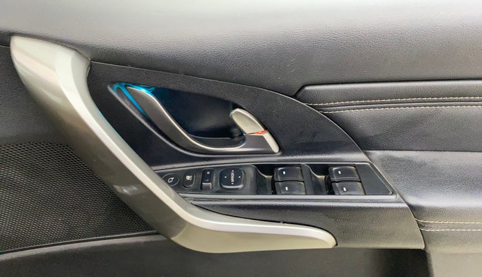 2021 Mahindra XUV500 W11 AT, Diesel, Automatic, 91,976 km, Driver Side Door Panels Control