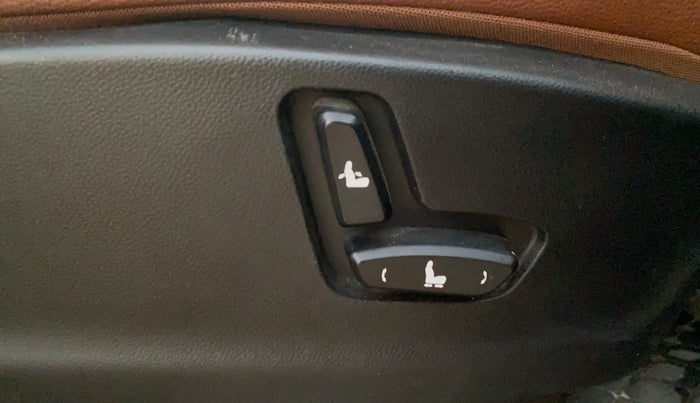 2021 MG HECTOR PLUS SHARP 2.0 DIESEL TURBO MT 6-STR, Diesel, Manual, 51,381 km, Driver Side Adjustment Panel