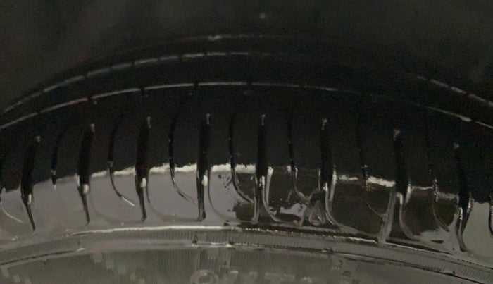 2014 Hyundai Santro Xing GL PLUS, Petrol, Manual, 68,471 km, Right Front Tyre Tread