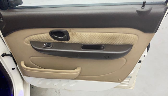 2014 Hyundai Santro Xing GL PLUS, Petrol, Manual, 68,471 km, Driver Side Door Panels Control