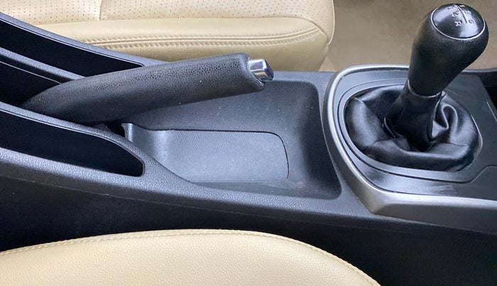2015 Honda City VX MT PETROL, Petrol, Manual, 61,115 km, Gear Lever