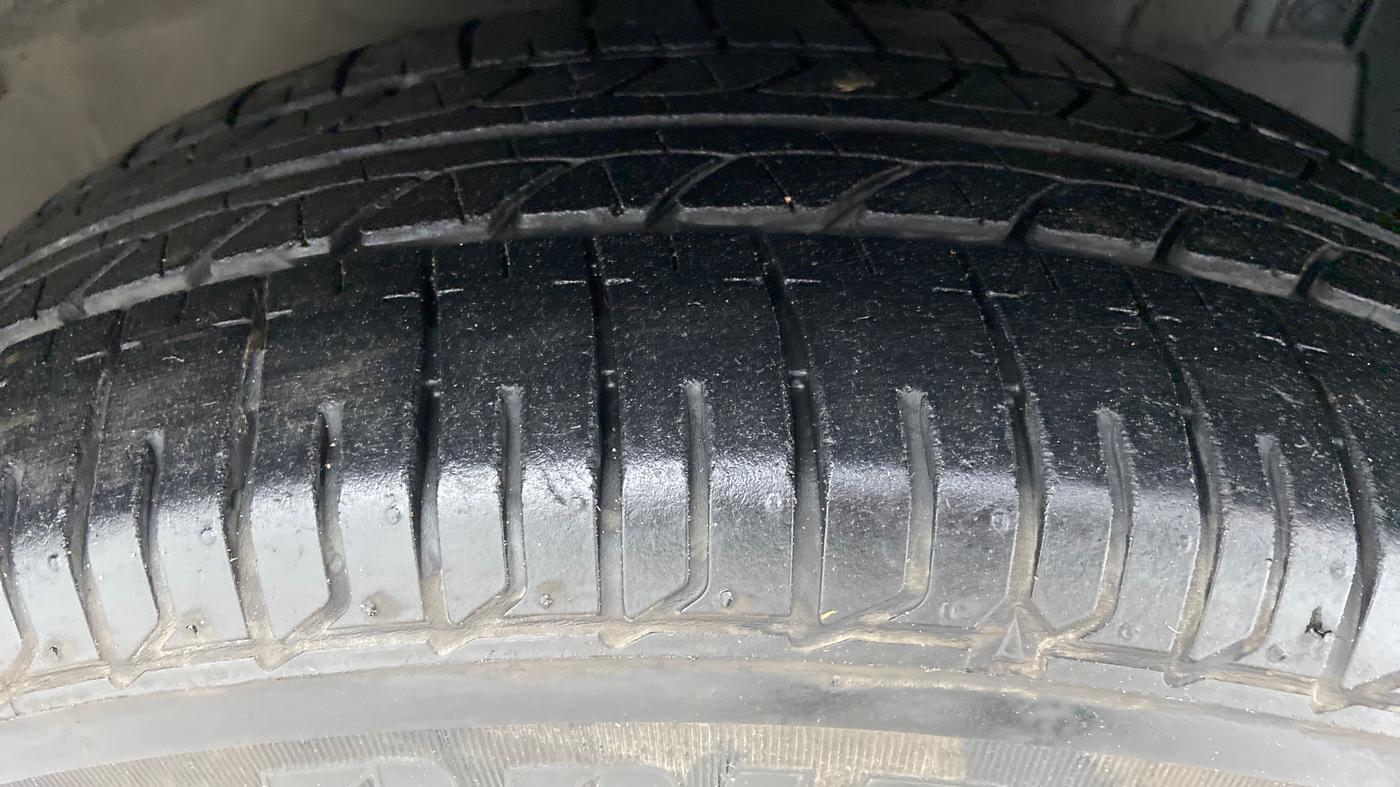 2017 Maruti Ertiga VXI ABS, Petrol, Manual, 68,104 km, Right Front Tyre Tread