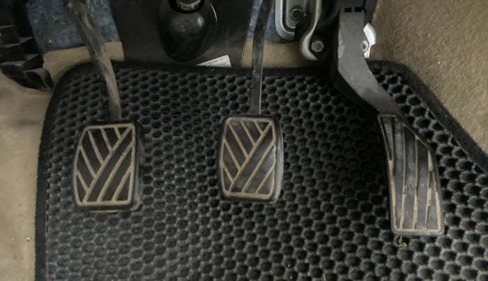 2017 Maruti Ertiga VXI ABS, Petrol, Manual, 68,104 km, Pedals