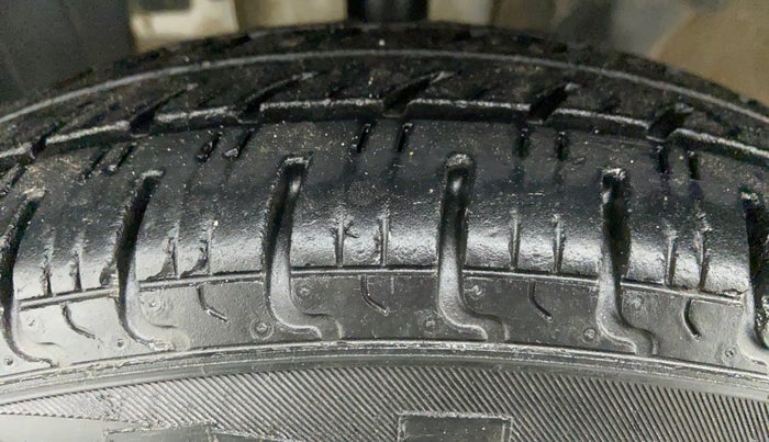 2016 Renault Kwid RXL, Petrol, Manual, 31,232 km, Left Front Tyre Tread