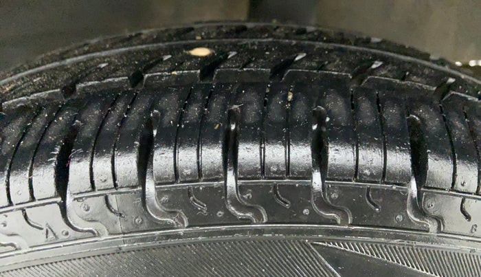 2016 Renault Kwid RXL, Petrol, Manual, 31,232 km, Left Rear Tyre Tread