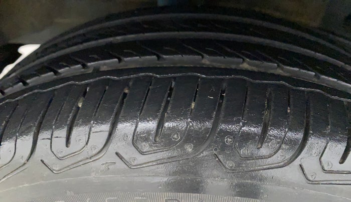 2013 Toyota Etios Liva G, Petrol, Manual, 51,778 km, Right Rear Tyre Tread
