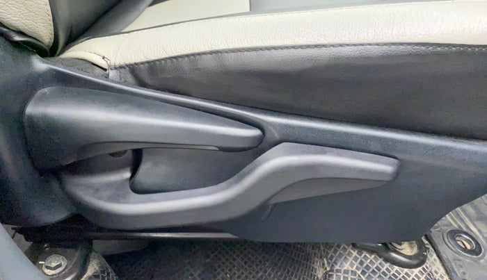 2013 Toyota Etios Liva G, Petrol, Manual, 51,778 km, Driver Side Adjustment Panel