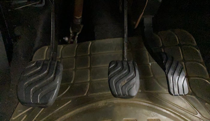 2015 Renault Kwid RXT, Petrol, Manual, 33,693 km, Pedals