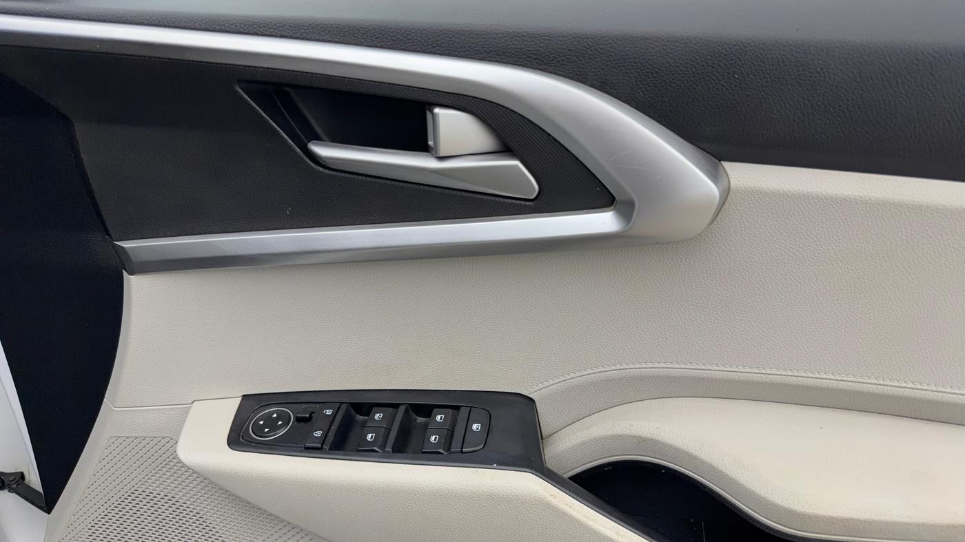 2023 KIA CARENS PRESTIGE 1.5 PETROL 7 STR, Petrol, Manual, 52,748 km, Driver Side Door Panels Control