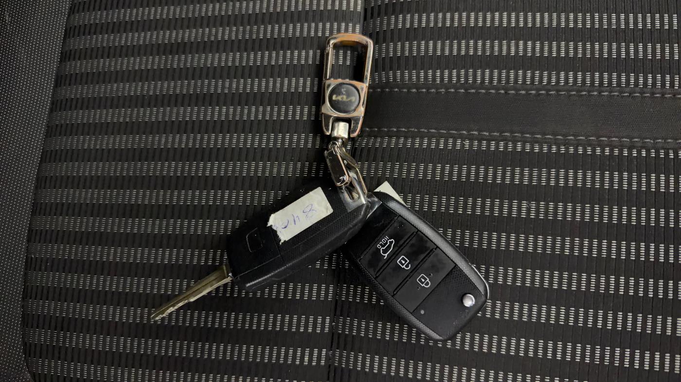 2023 KIA CARENS PRESTIGE 1.5 PETROL 7 STR, Petrol, Manual, 52,748 km, Key Close Up