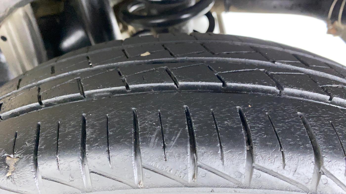 2021 Maruti Alto LXI CNG, CNG, Manual, 30,310 km, Left Rear Tyre Tread