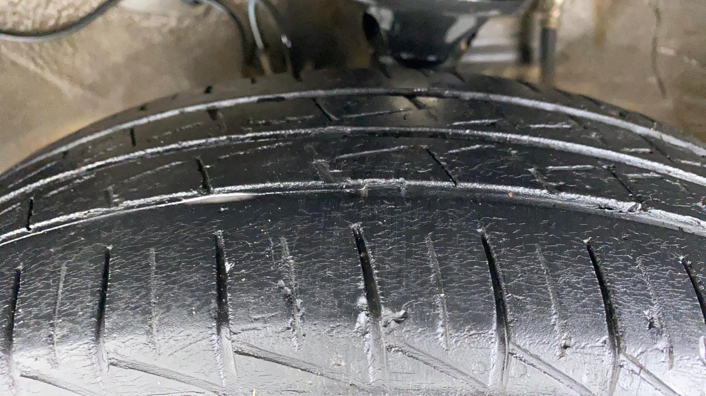 2021 Maruti Alto LXI CNG, CNG, Manual, 30,310 km, Left Front Tyre Tread