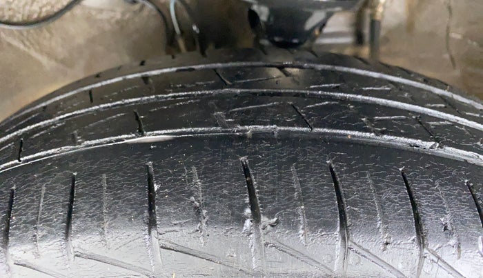 2021 Maruti Alto LXI CNG, CNG, Manual, 30,310 km, Left Front Tyre Tread