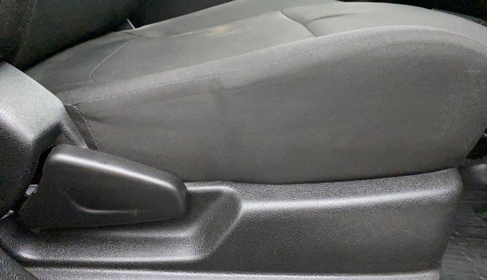 2019 Renault Kwid RXT Opt, Petrol, Manual, 8,638 km, Driver Side Adjustment Panel