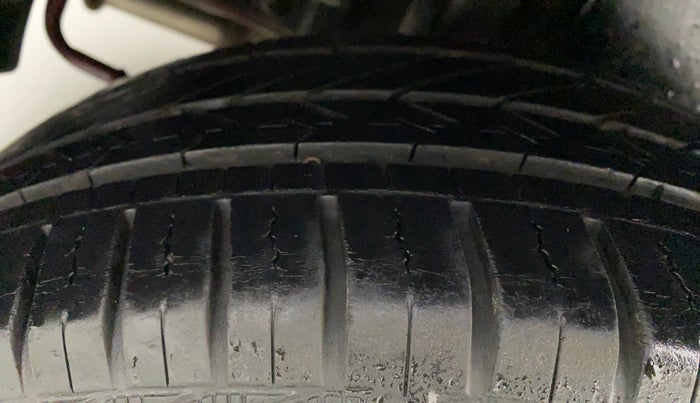 2015 Maruti Swift Dzire ZXI, Petrol, Manual, 32,905 km, Right Rear Tyre Tread
